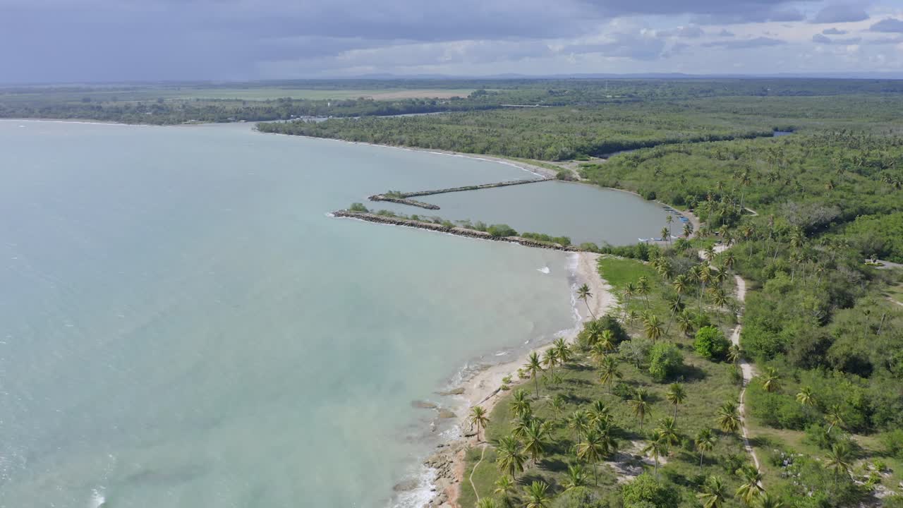 desembocadura del río soco y paisaje circundante en república dominicana