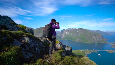 fotógrafo de la naturaleza de noruega en el archipiélago de lofoten.
