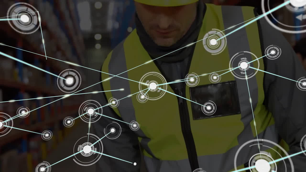 animación de iconos conectados sobre trabajadores caucásicos que buscan detalles del paquete en la máquina en el almacén