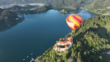 Ballonflugzeug-Fliegt-über-Bled,-Slowenien