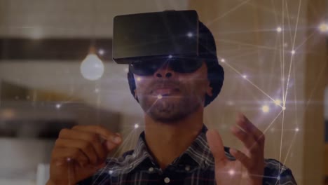 hombre afroamericano con un auricular virtual