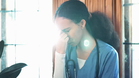 atención médica, estrés y mujer médico con dolor de cabeza