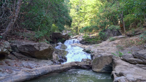 Hermosa-Cascada-Mae-Sa-En-Chiang-Mai,-Tailandia