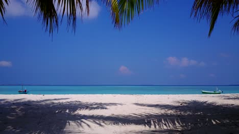 Playa-Tropical-Blanca-En-La-Isla-Galápagos