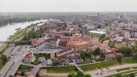 Haciendo-Hiperlapso-En-La-Pequeña-Ciudad-Del-Distrito-De-Brcko-En-Bosnia-Y-Herzegovina