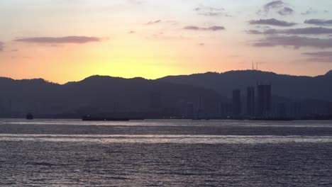 penang karpal singh drive, vista de penang desde el mar