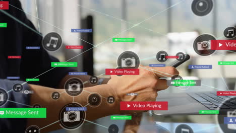 animación de la red de conexiones con iconos sobre empresario caucásico usando un teléfono inteligente