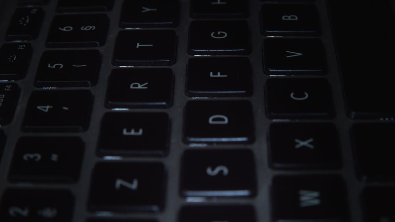 teclado negro de la computadora portátil