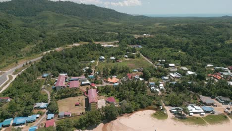 Hermosa-Vista-Aérea-Del-Drone-Paraíso-Telok-Melano-Sarawak,-Kampung-Telok-Melano-Fue-Una-Vez-Un-Refugio-Durante-Las-Tormentas-Marinas-Para-Los-Comerciantes-Desde-Sambas,-Indonesia-Hasta-Kuching