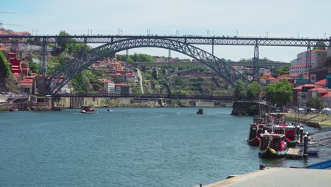 el puente de dom luís, en oporto, portugal