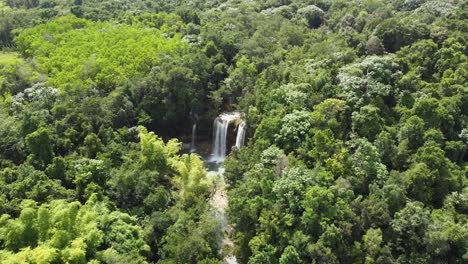 Luftaufnahme-Des-Salto-Alto-Wasserfalls-In-Der-Provinz-Monte-Plata-In-Der-Nähe-Von-Bayaguana-In-Der-Dominikanischen-Republik