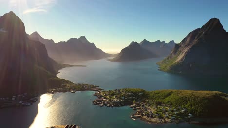 Reine-Lofoten-Es-Un-Archipiélago-En-El-Condado-De-Nordland,-Noruega.