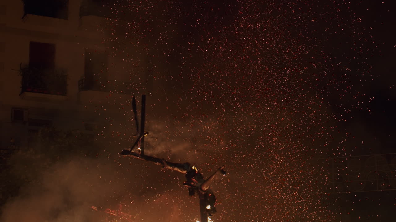 la quema de las muñecas ninot valencianas