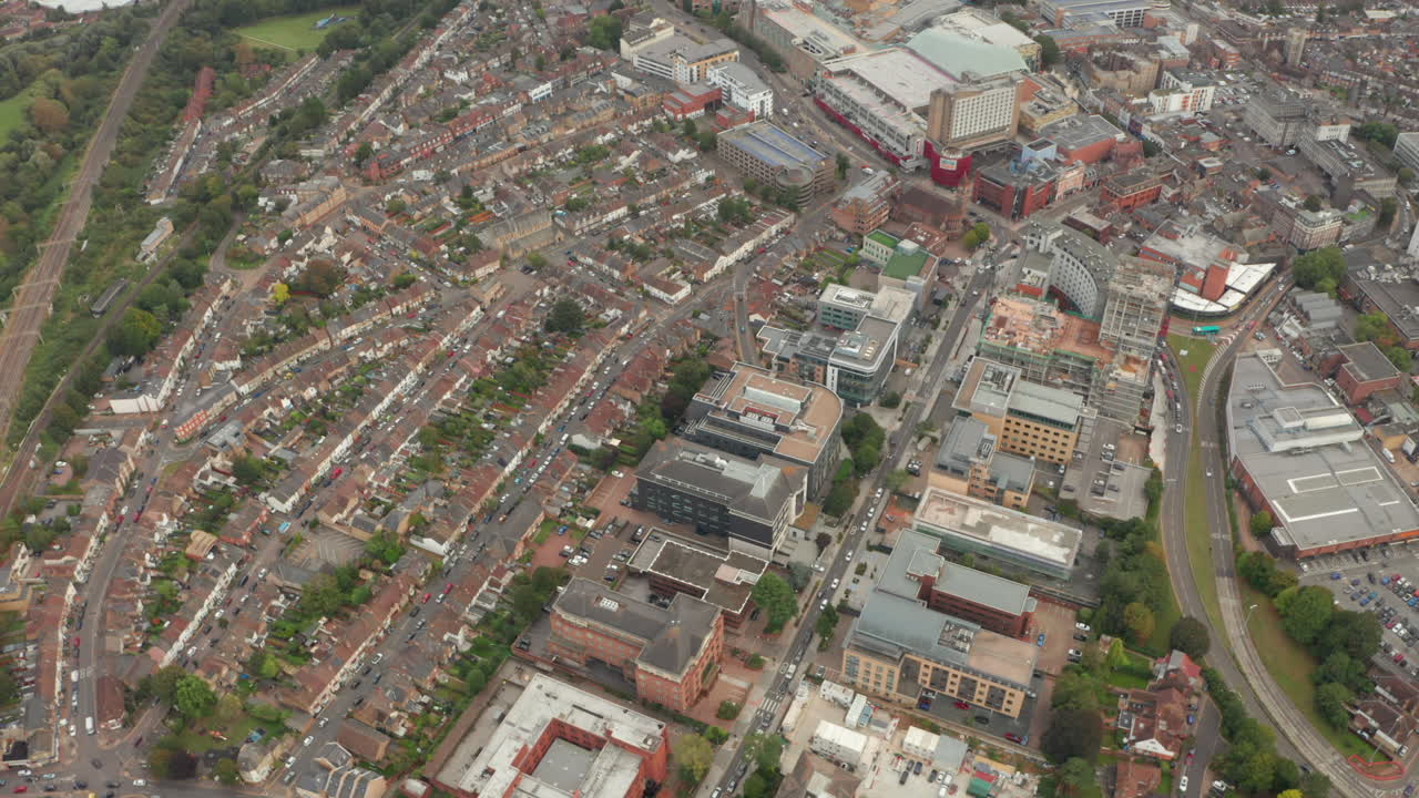 disparo aéreo estacionario sobre el centro de watford