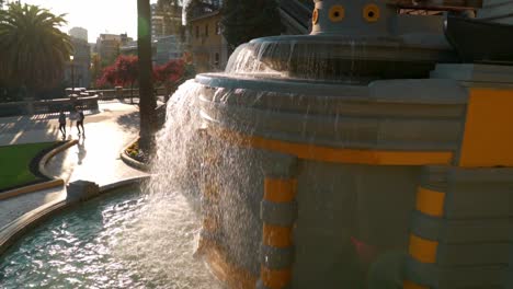 Couple-walking-by-the-neptune-fountain-in-slow-motion