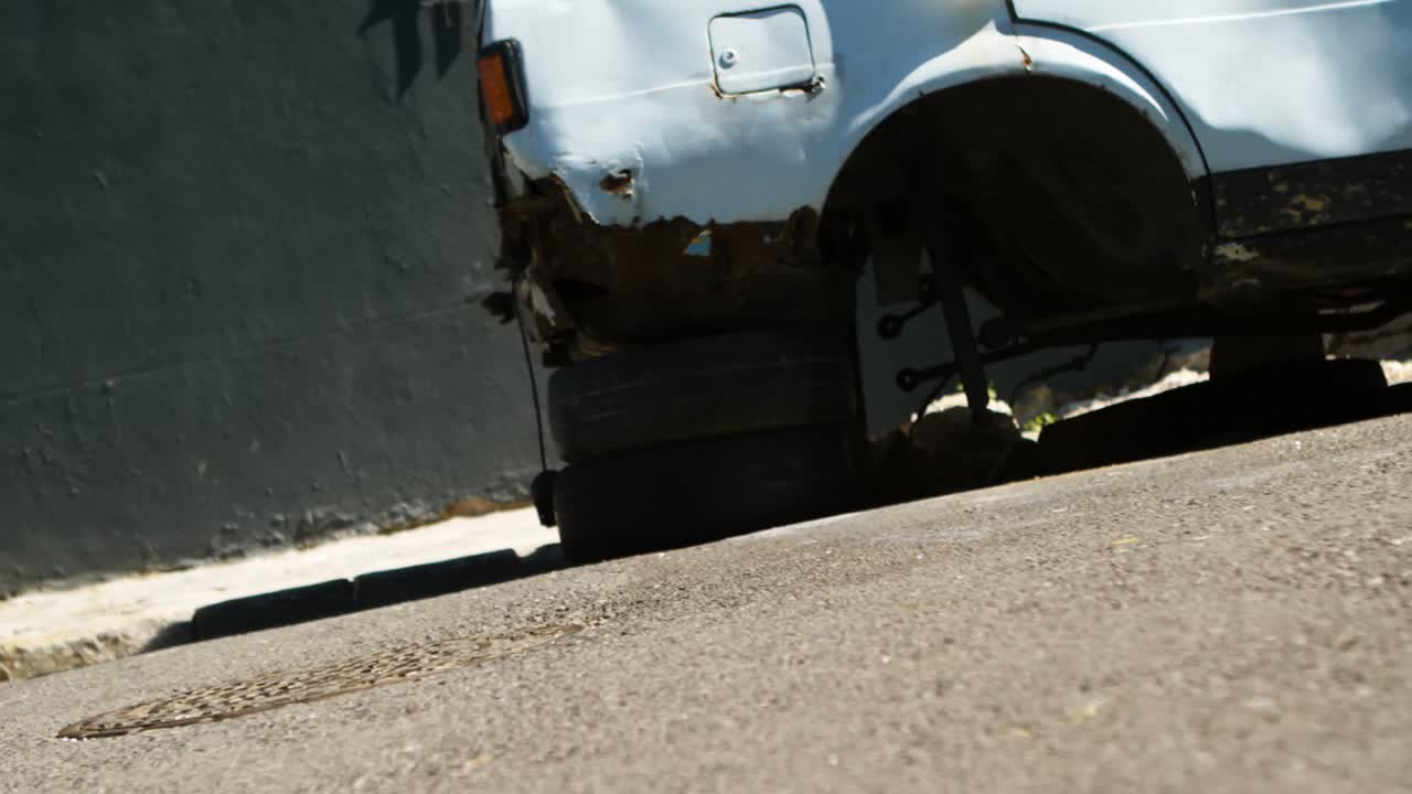 거리에서 스케이팅하는 남자 4k