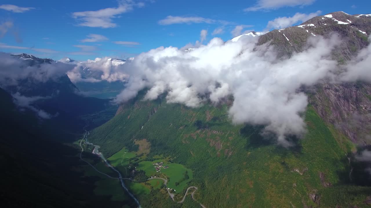 imágenes aéreas de la hermosa naturaleza de noruega.