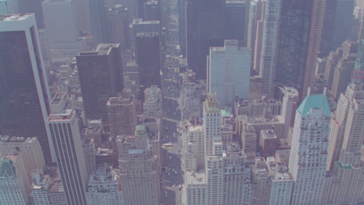 antenas de helicóptero del horizonte de manhattan de la ciudad de nueva york y hasta calles congestionadas