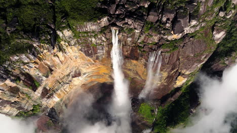 vista desde arriba de las cataratas de ángel en el parque nacional canaima, estado de bolívar, venezuela