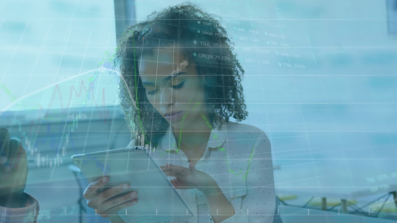 animazione dell'elaborazione dei dati finanziari su una donna d'affari in ufficio