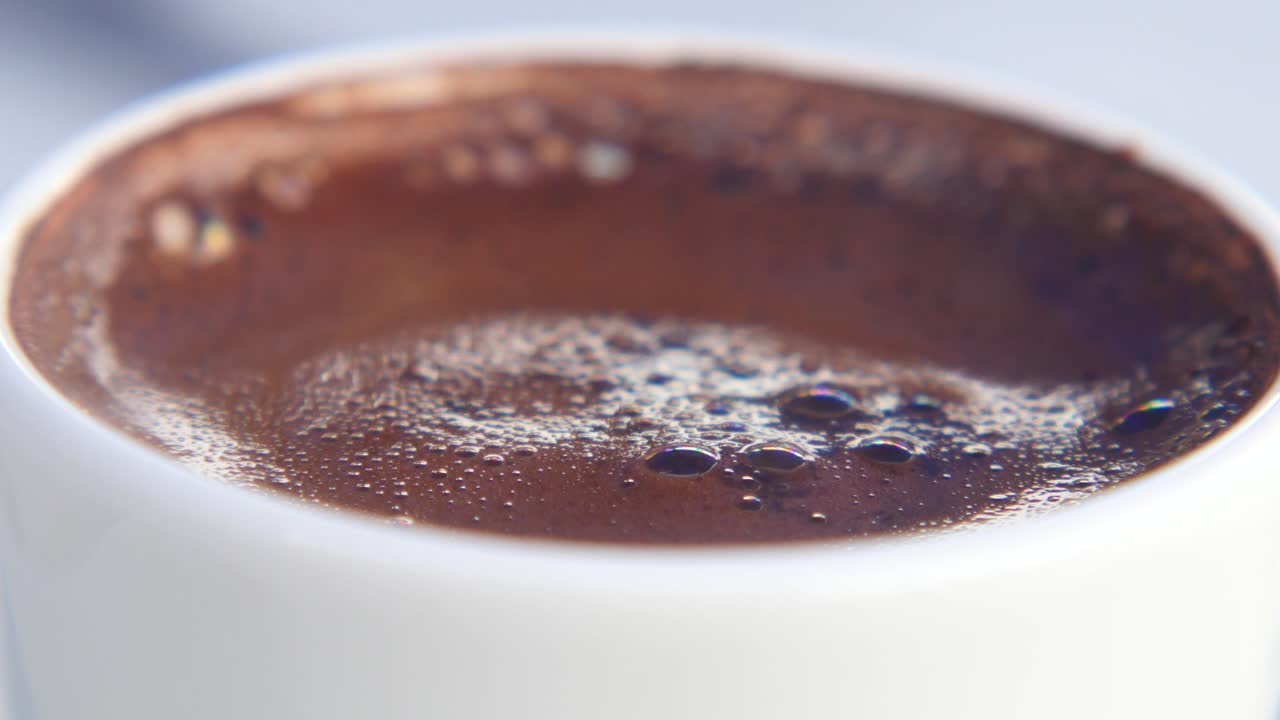 터키 커피 한 잔의 클로즈업