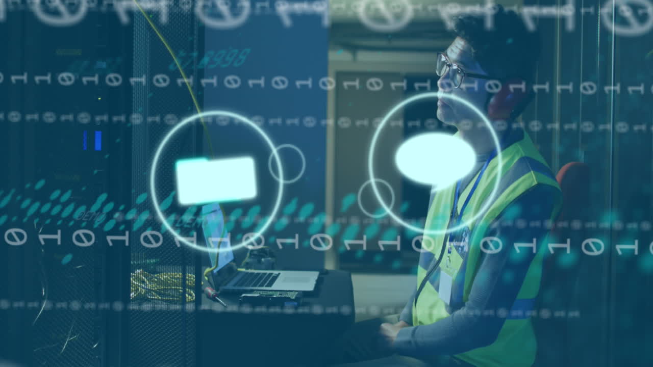 animación de iconos, gráfico, globo, códigos binarios, ingeniero masculino asiático comprobando el servidor usando una computadora portátil