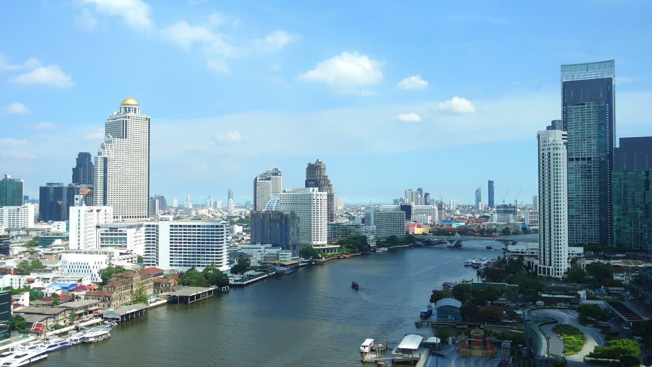 차오 프라야 강 방콕, 태국을 따라 활발한 강 교통의 시간 경과