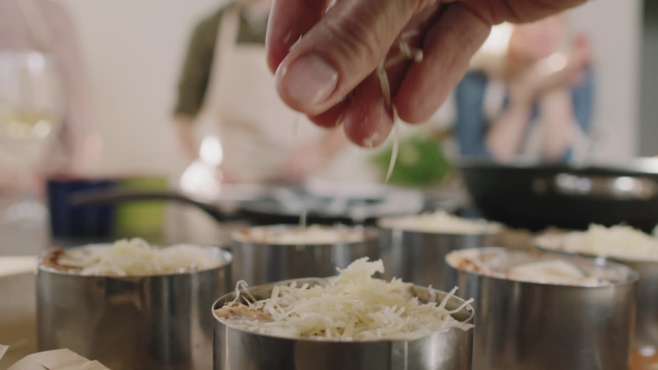 Preparing individual lasagna servings