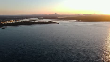 Puesta-De-Sol-Sobre-El-Lago---Parque-Nacional-De-Noosa---Qld-Queensland-Australia---Antena