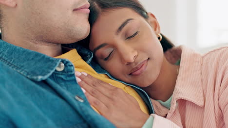 casa, abrazo y pareja con amor