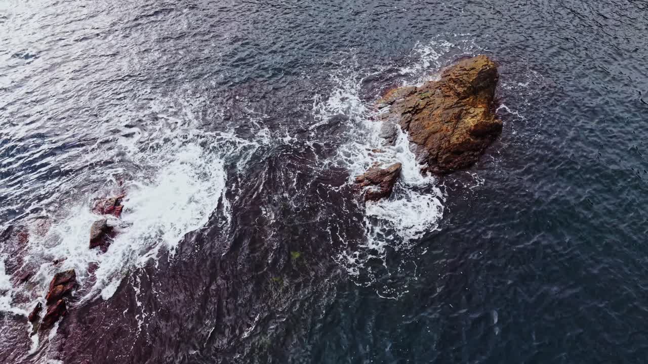 Vista aerea della splendida costa rocciosa della Bulgaria.