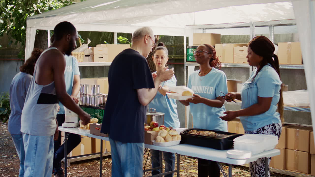 Volunteers Help At Homeless Shelter