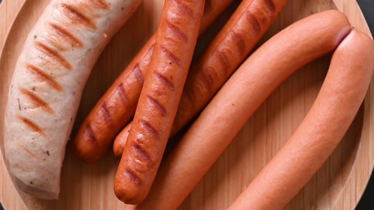 Salsichas Tradicionais do Oktoberfest Girando