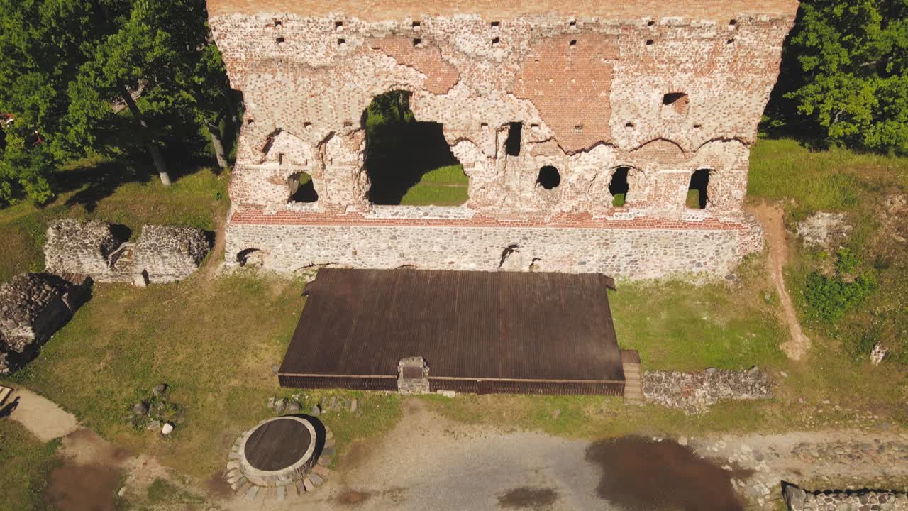 빌란데(vilande)는 에스토니아의 작은 마을이다.