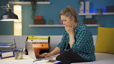 home office worker woman bankrupt, making loss.
