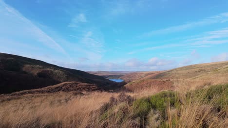imágenes de video del desolado y salvaje paisaje de los páramos de yorkshire