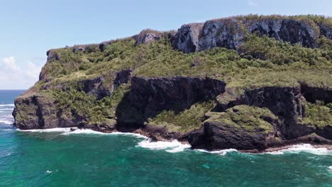 Drone-shot-of-the-Beautiful-Shoreline-on-the-Samana-cape,-Dominican-Republic