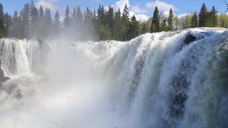 Zeitlupenvideo-Der-Wasserfall-Ristafallet-Im-Westlichen-Teil-Von-Jämtland-Gilt-Als-Einer-Der-Schönsten-Wasserfälle-Schwedens.