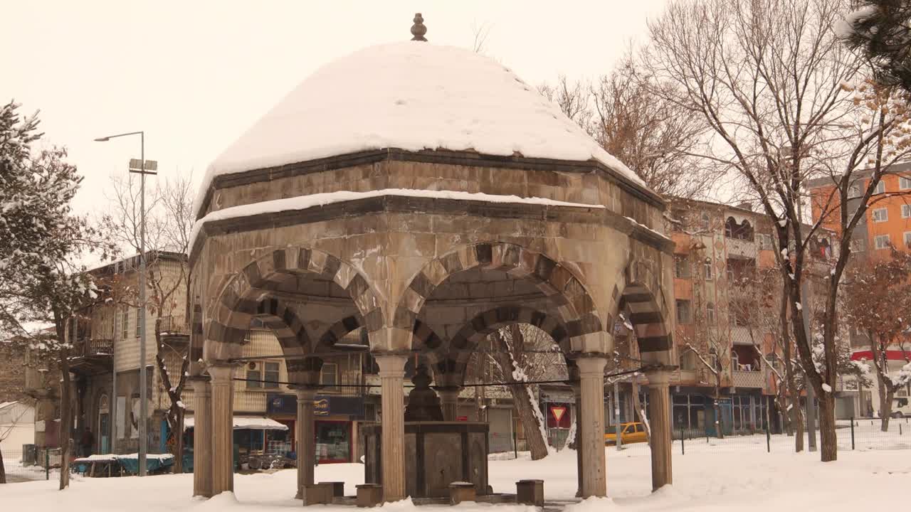 Erzurum in Turkey 03. 01. 2021.
Snow is falling on a dome over an ancient water source.
Islamic ancient building, cold weather -50 degrees Celsius.
Snowfall in the winter.
Ice, freezing, frozen