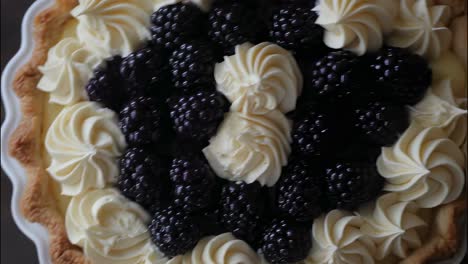delicious blackberry cream pie
