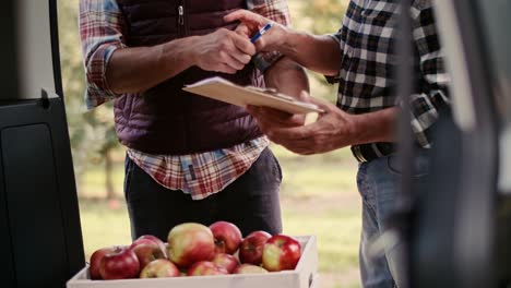 Handheld-view-of-good-deal-between-farmer-and-businessman