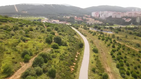 Vista-Aérea-De-La-Colina-Verde-Paisaje-Rural