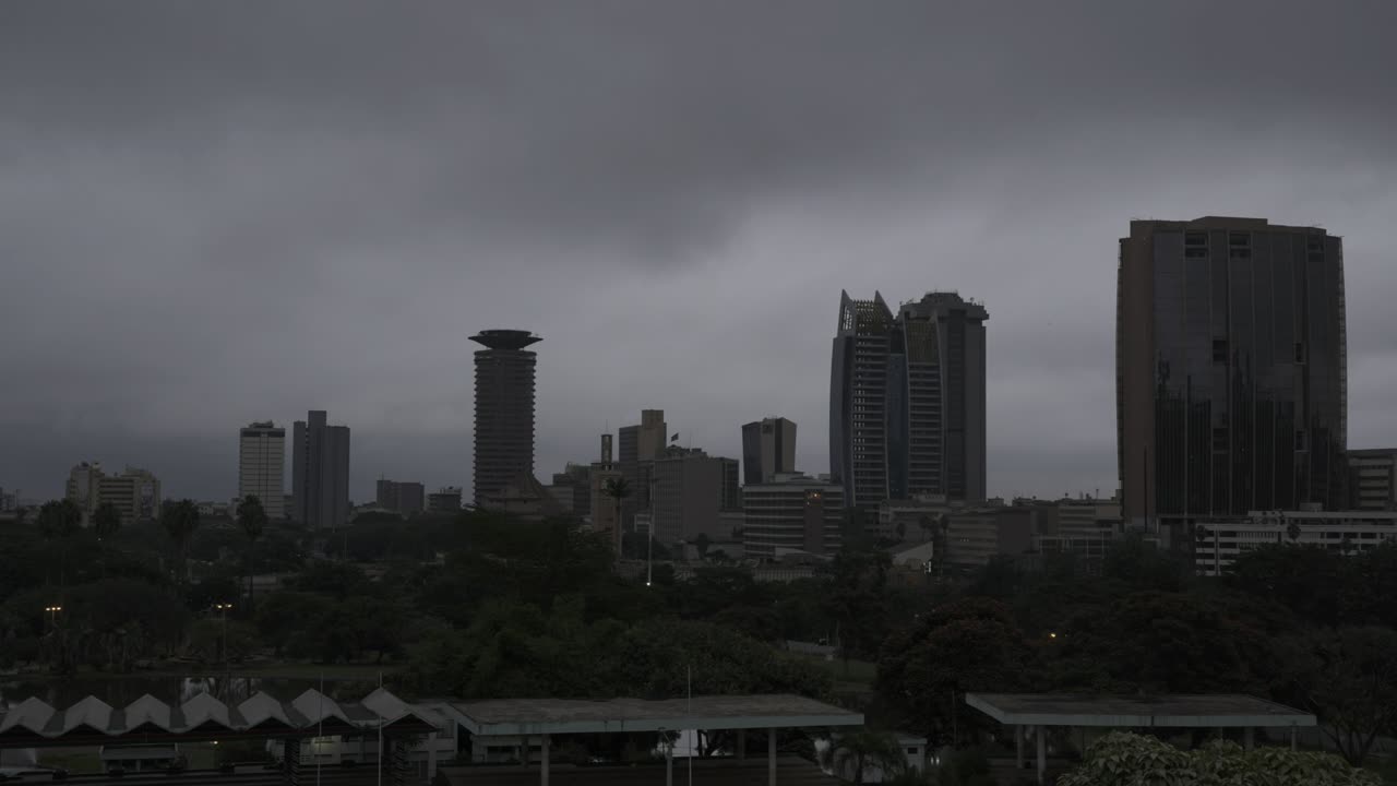 케냐 나이로비 에서 날씨 가 흐리기 시작 한 시간
