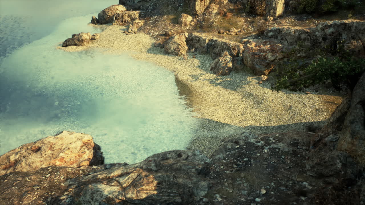 Paesaggio della spiaggia rocciosa