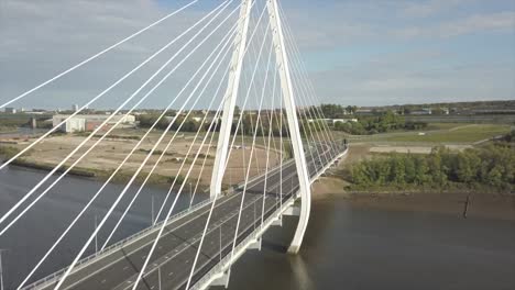 el puente northern spire de sunderland, en el noreste de inglaterra.