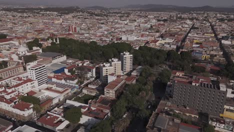 aerial-view-of-the-full-park-of-Paseo-Bravo-in-puebla