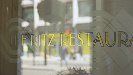 Close-Up-Of-Sign-Outside-The-Ritz-Hotel-Restaurant-On-Piccadilly-In-London-UK-2