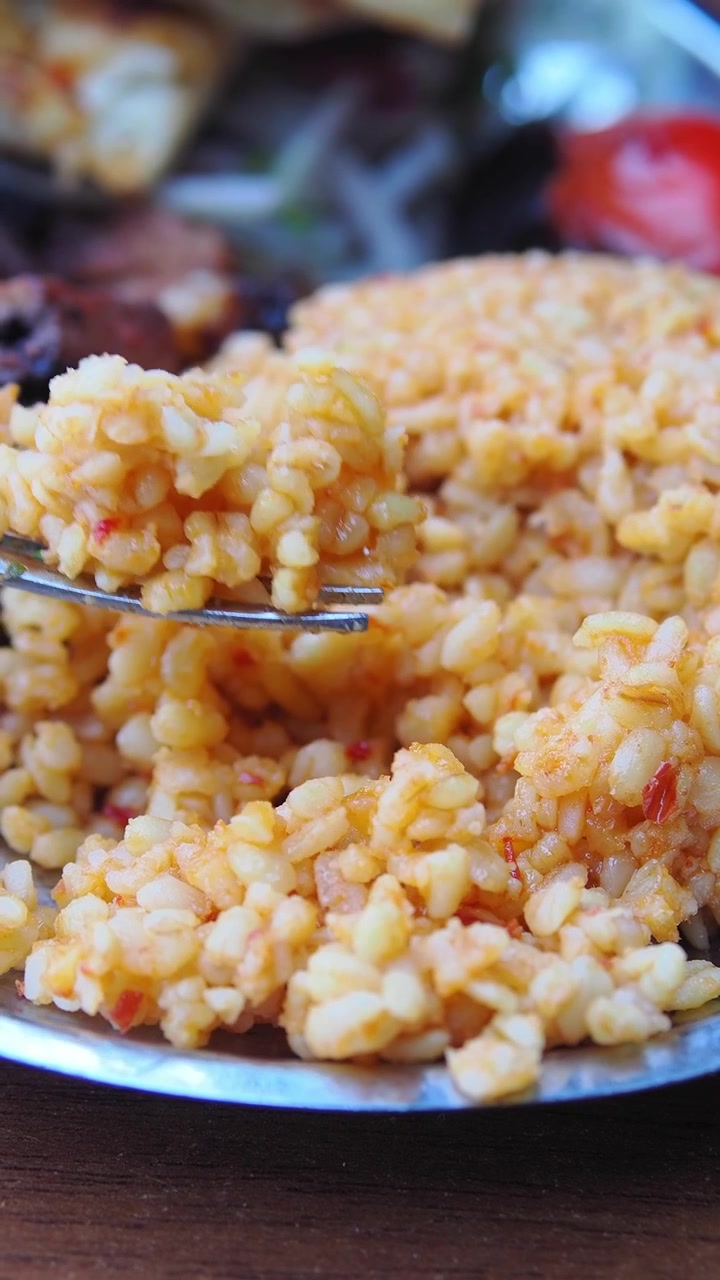 Bir Çatalın Bulgur Pilavı Kepçelediği Yakın Çekim