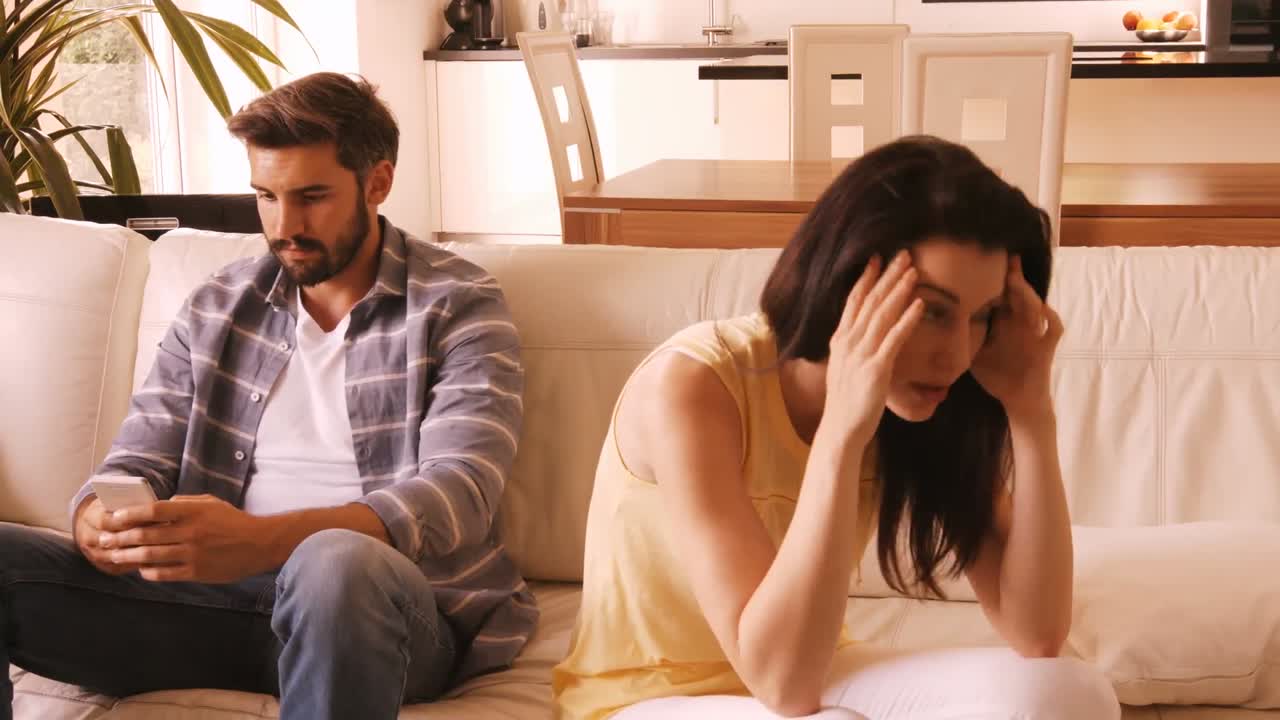 en una pareja a una discusión