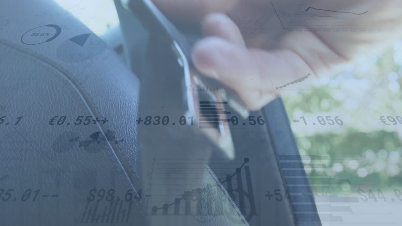 다중 그래프와 거래 보드의 애니메이션, 안전벨트를 조정하는 백인 남자의 절단된 손